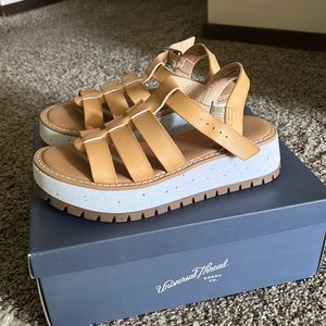 NEW Platform Sandals Universal Thread New